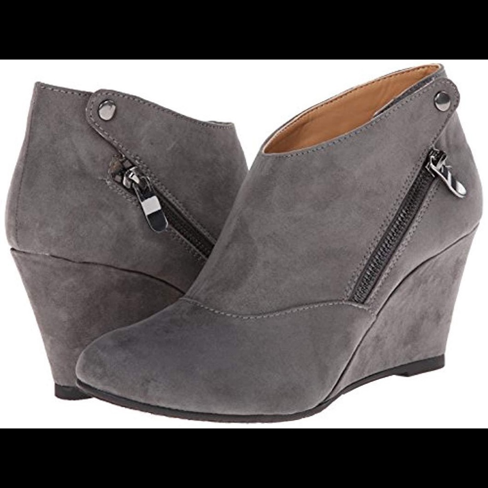 CL BY LAUNDRY Gray Suede Ankle Boot Wedges
